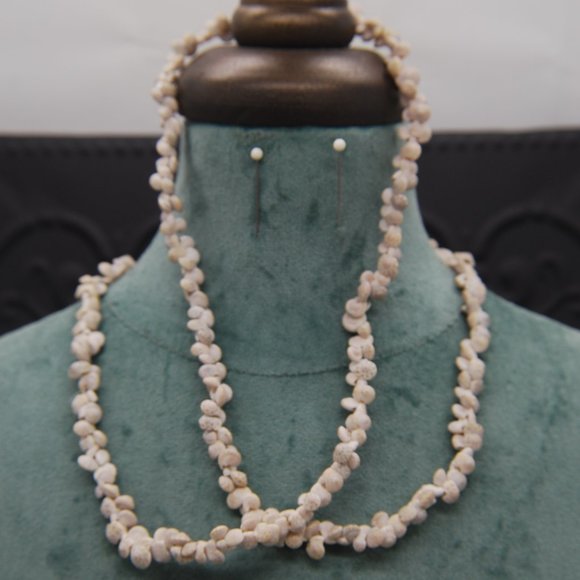 Set of 2 Seashell Necklaces - Ready for that Cruise or Beach or Swimming Pool? - Picture 5 of 5